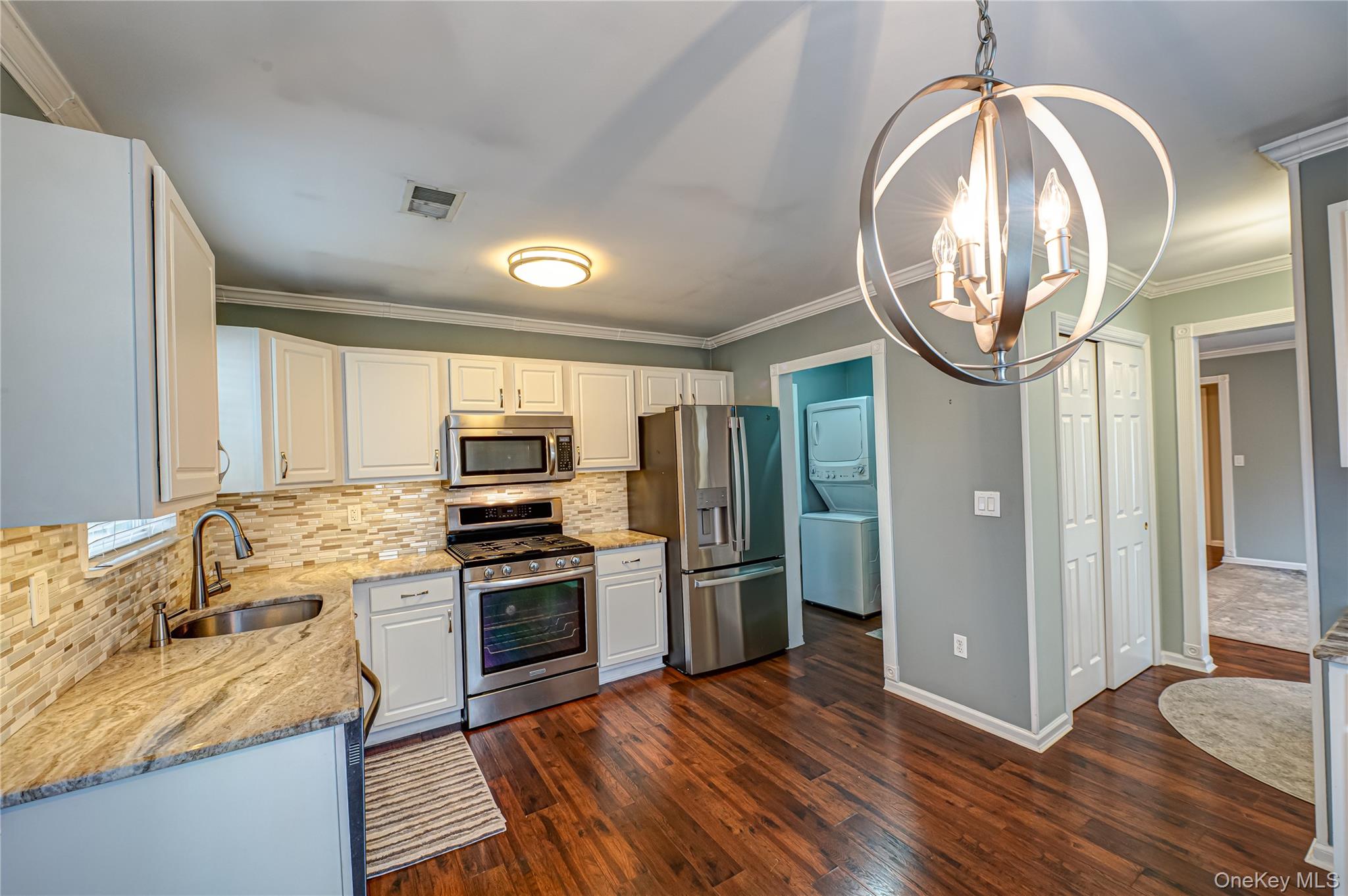 #4 photo, 19 Biltmore Circle, Huntington Station , NY 11746