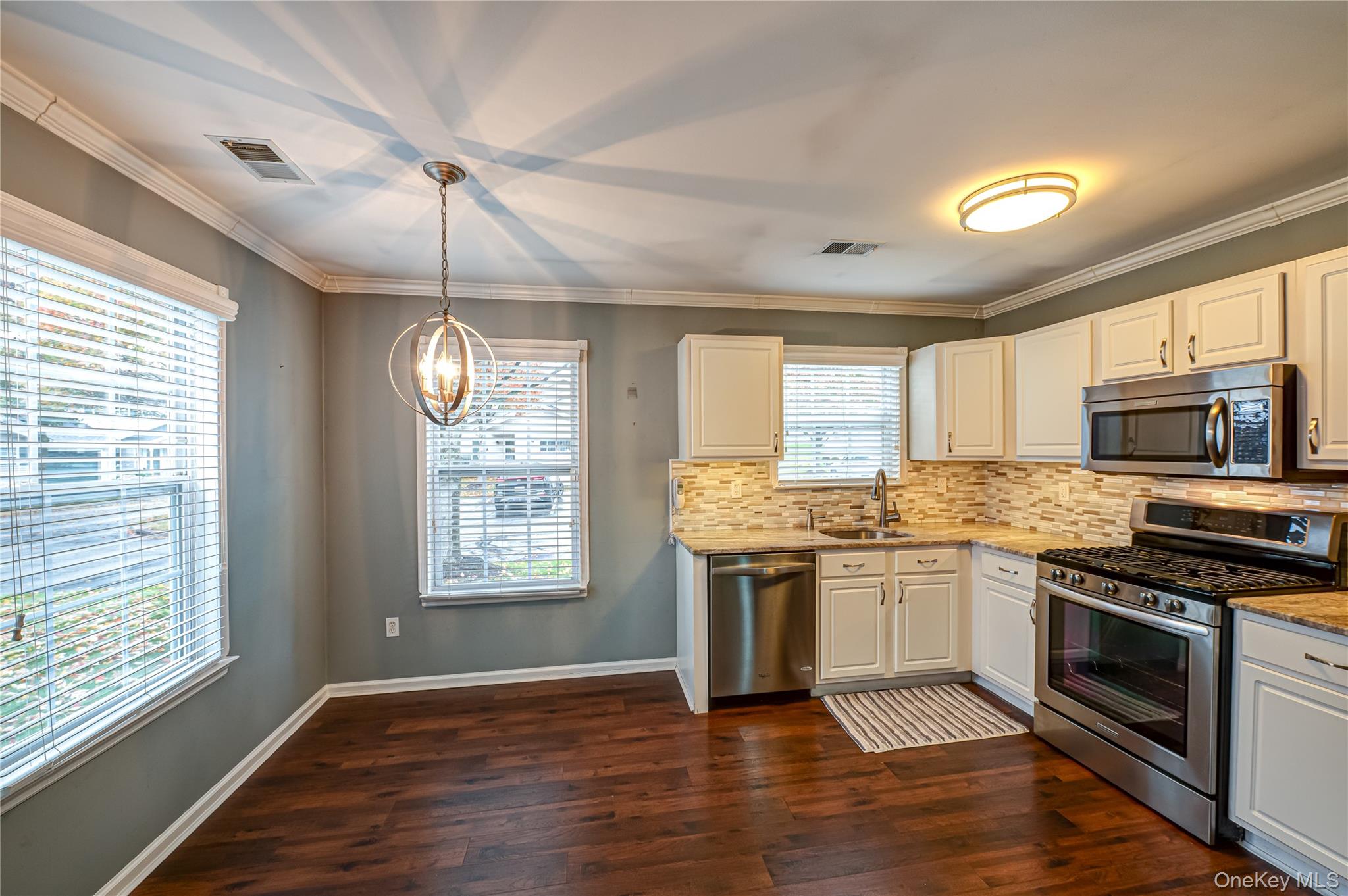 #6 photo, 19 Biltmore Circle, Huntington Station , NY 11746