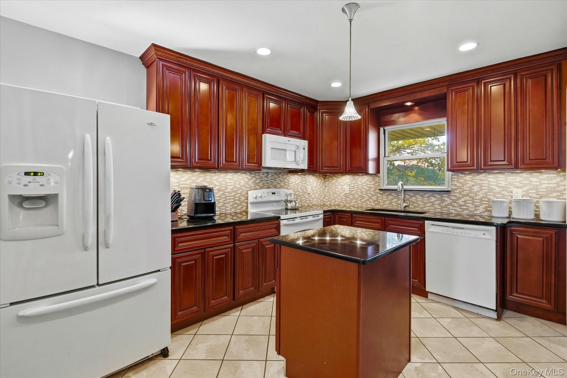 #6 photo, 164-37 Grand Central Parkway, クイーンズ区 Hillcrest (Queens) , NY 11432