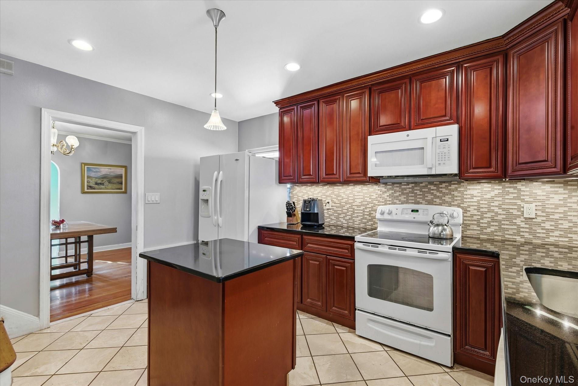 #7 photo, 164-37 Grand Central Parkway, クイーンズ区 Hillcrest (Queens) , NY 11432