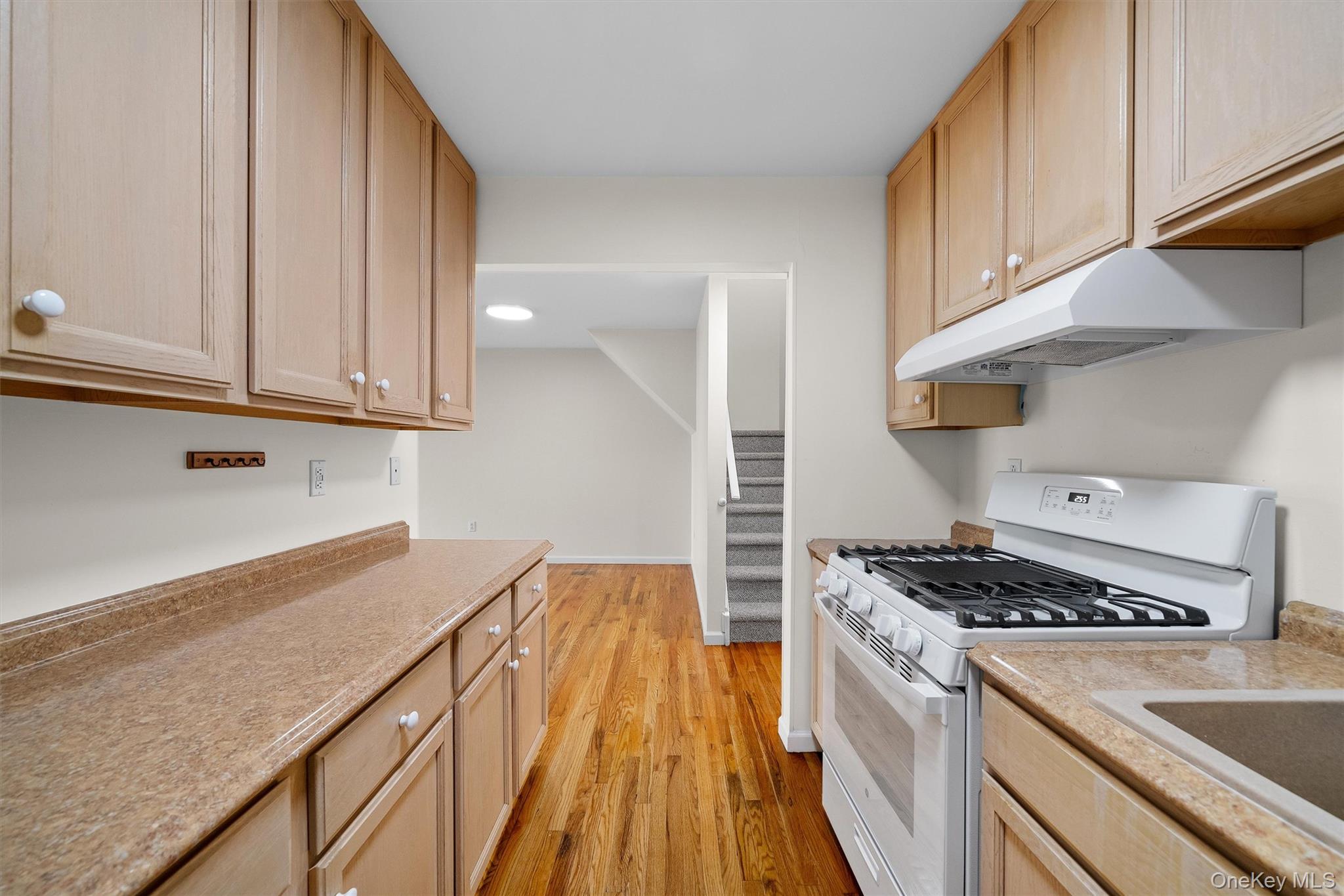 #6 photo, 10-12 Chestnut Street, Suffern , NY 10901