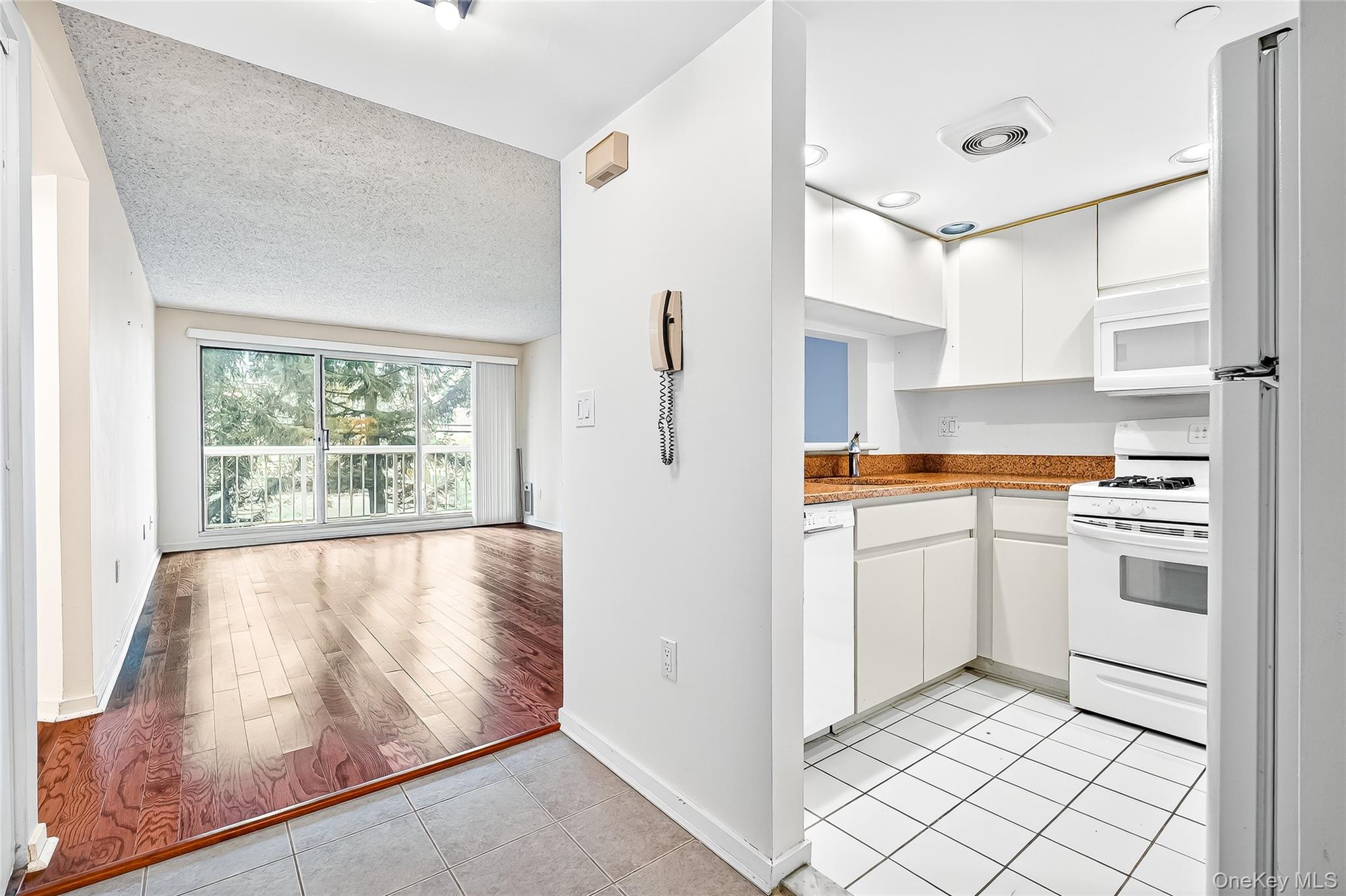 #11 photo, 10 Stewart Place, White Plains , NY 10603