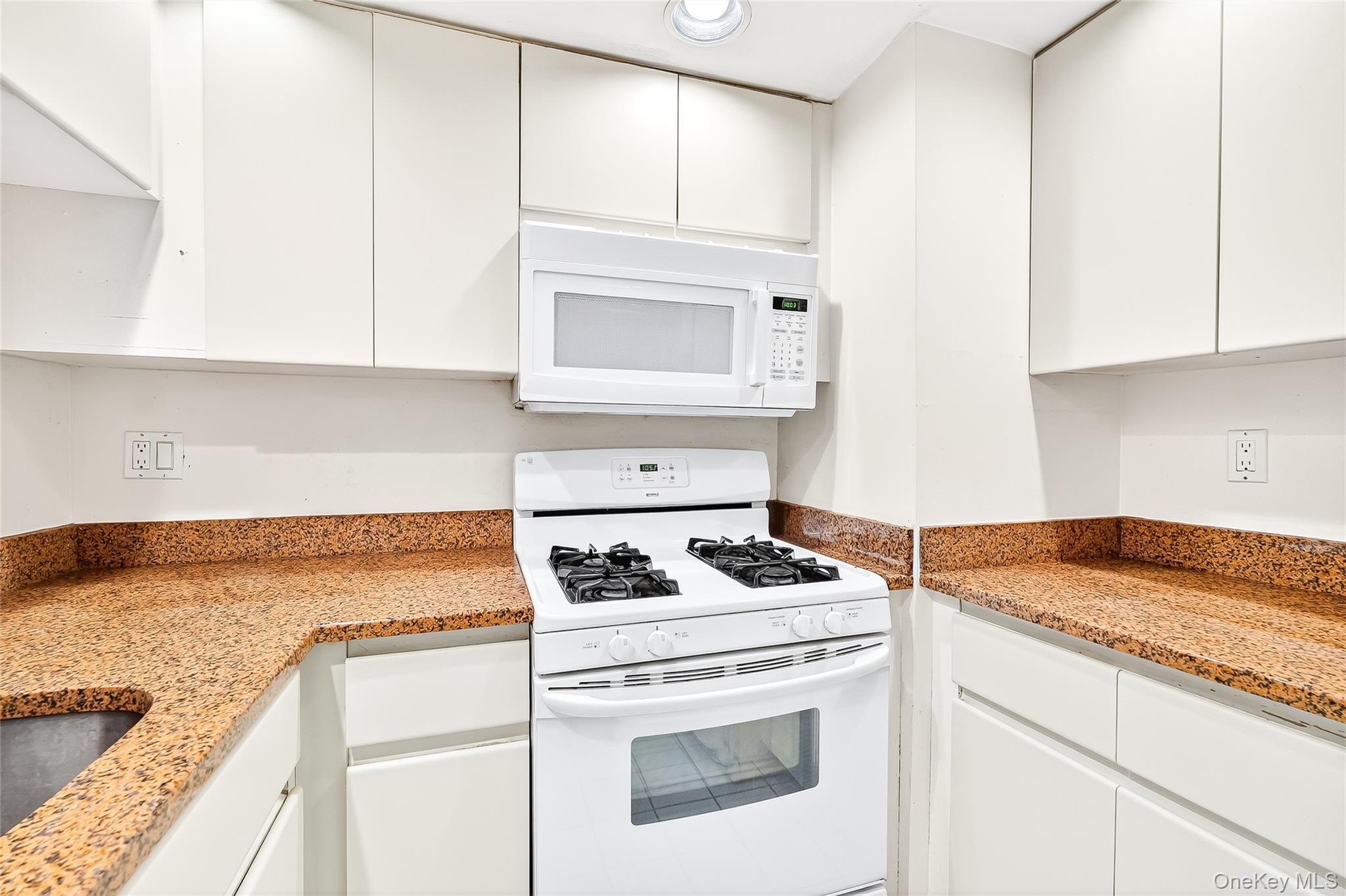 #13 photo, 10 Stewart Place, White Plains , NY 10603