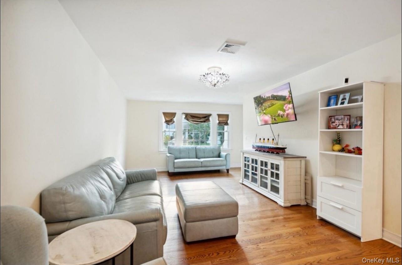 #10 photo, 47 Syosset Circle, Syosset , NY 11791