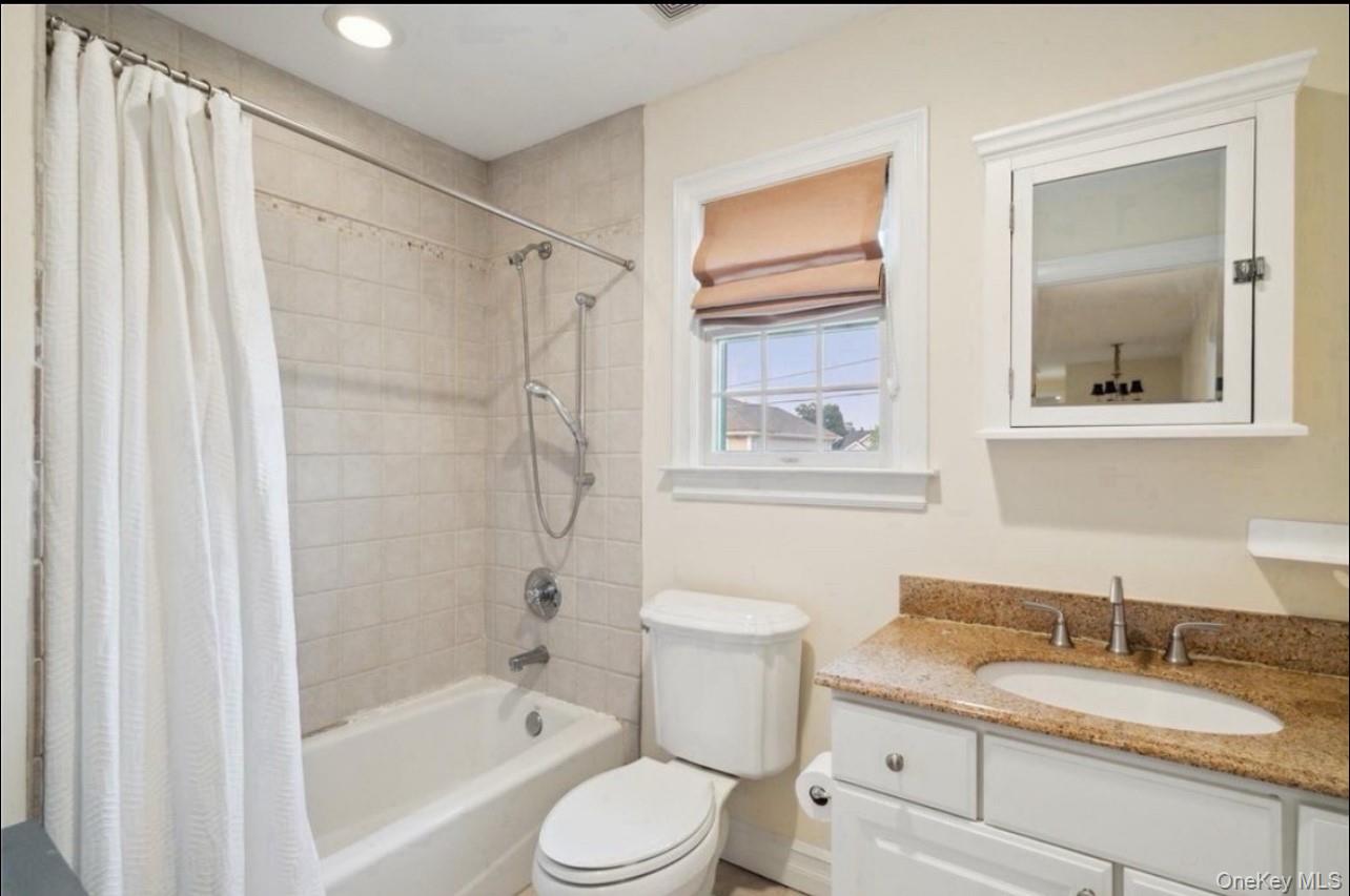 #15 photo, 47 Syosset Circle, Syosset , NY 11791