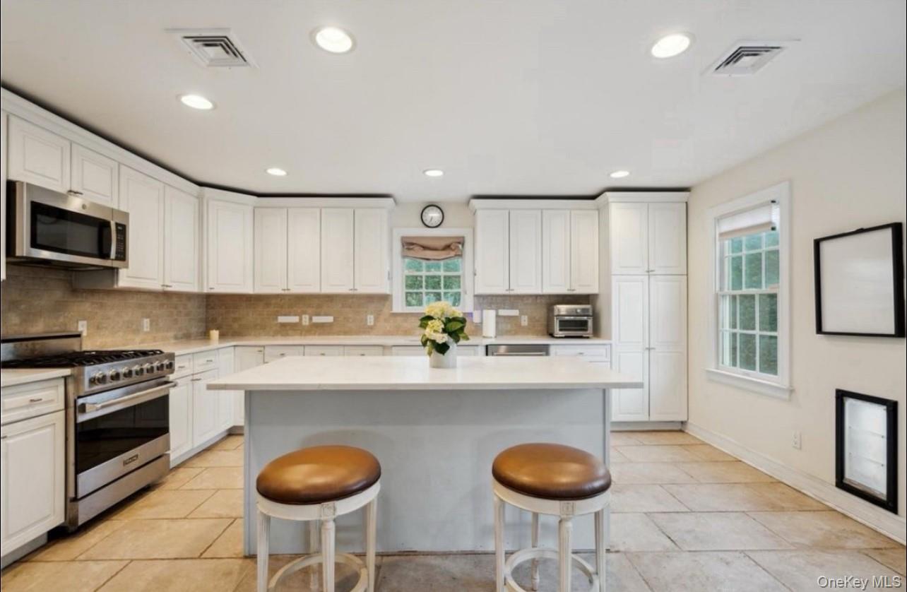 #8 photo, 47 Syosset Circle, Syosset , NY 11791