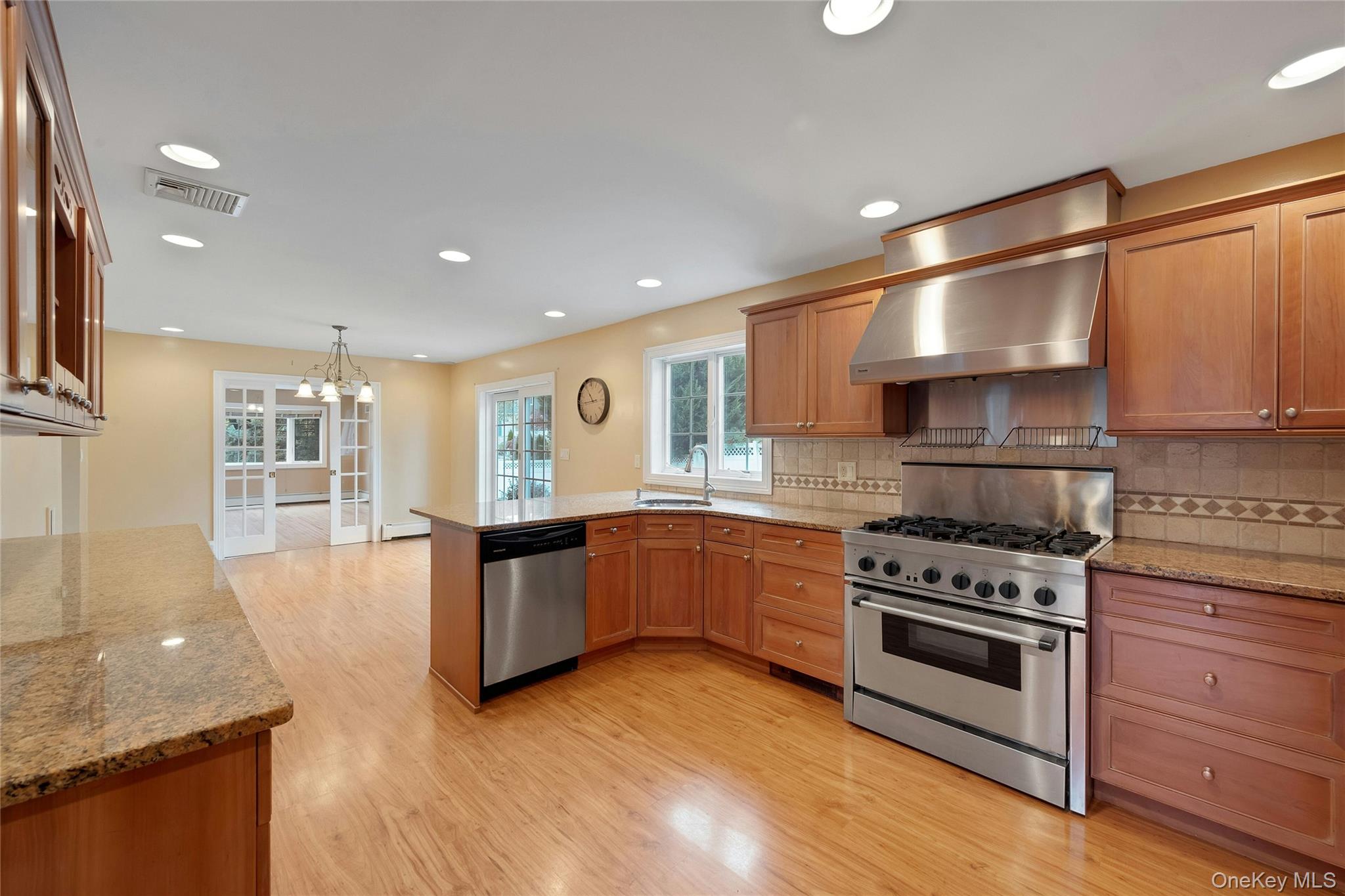 #14 photo, 95 Clarence Road, Scarsdale , NY 10583