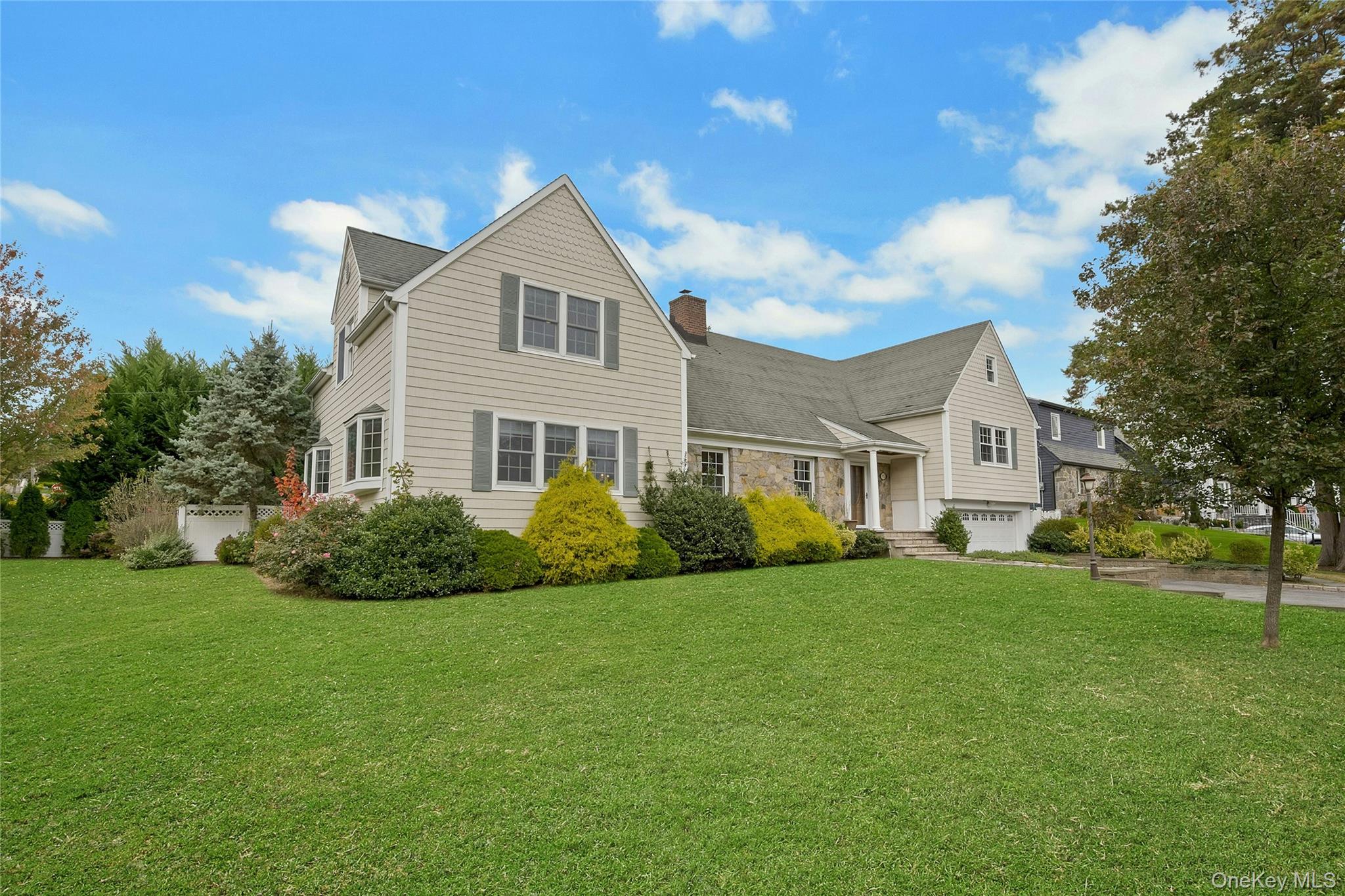 #3 photo, 95 Clarence Road, Scarsdale , NY 10583