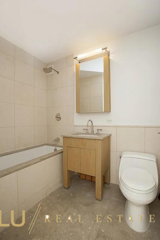 #4 photo, 350 W 42nd Street, マンハッタン Clinton , NY 10036