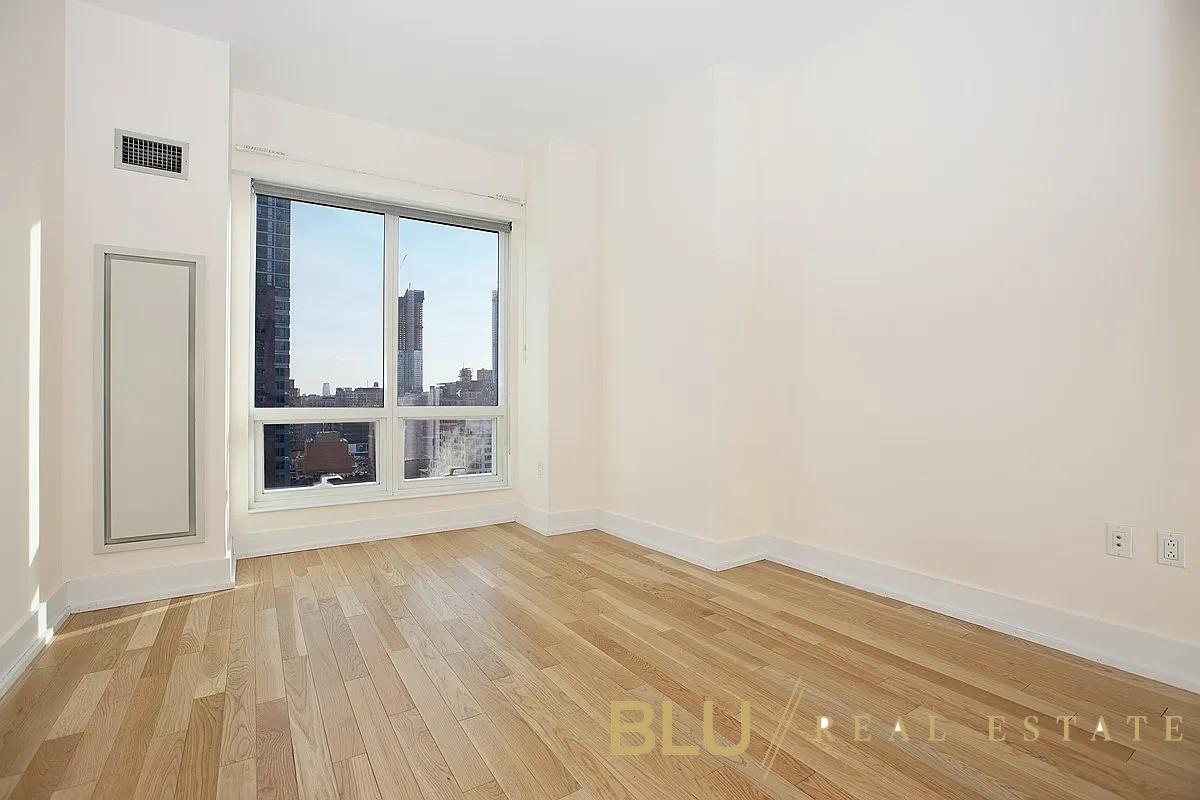 #7 photo, 350 W 42nd Street, マンハッタン Clinton , NY 10036