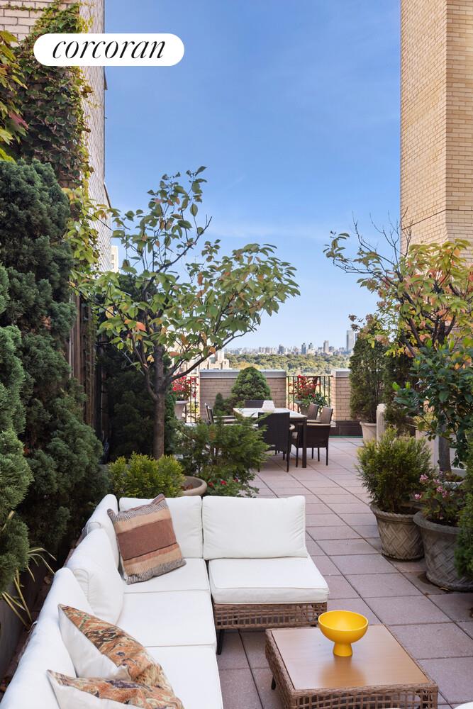 #14 photo, 25 CENTRAL Park W, マンハッタン Lincoln Square , NY 10023