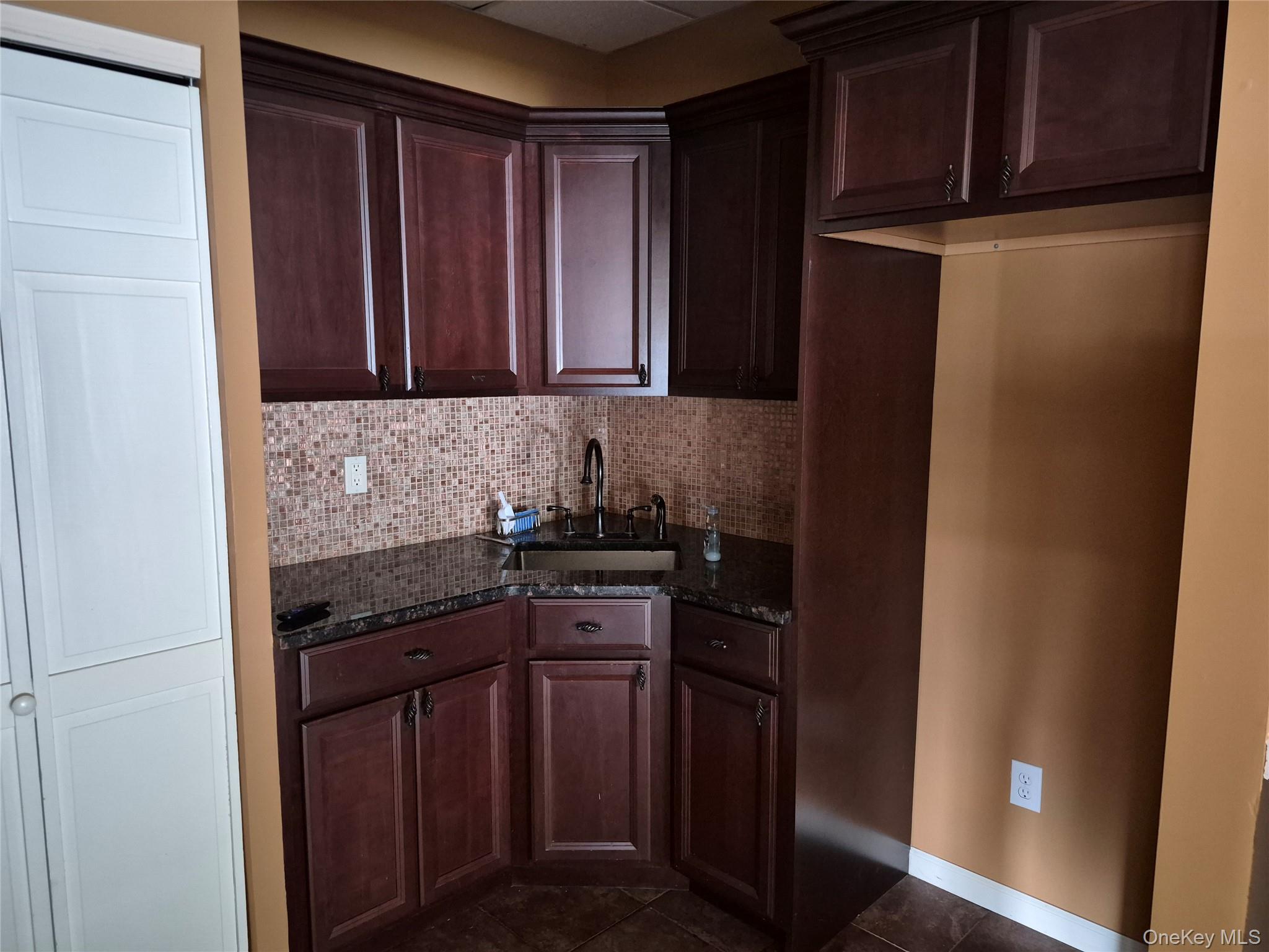 #15 photo, 2395 Ocean Avenue, サフォーク郡 Ronkonkoma , NY 11779