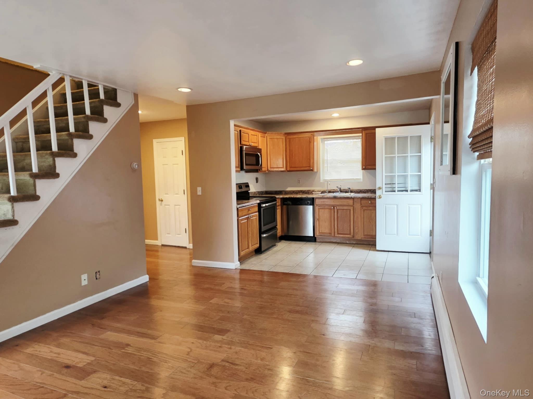 #3 photo, 277 Commack Road, サフォーク郡 Shirley , NY 11967