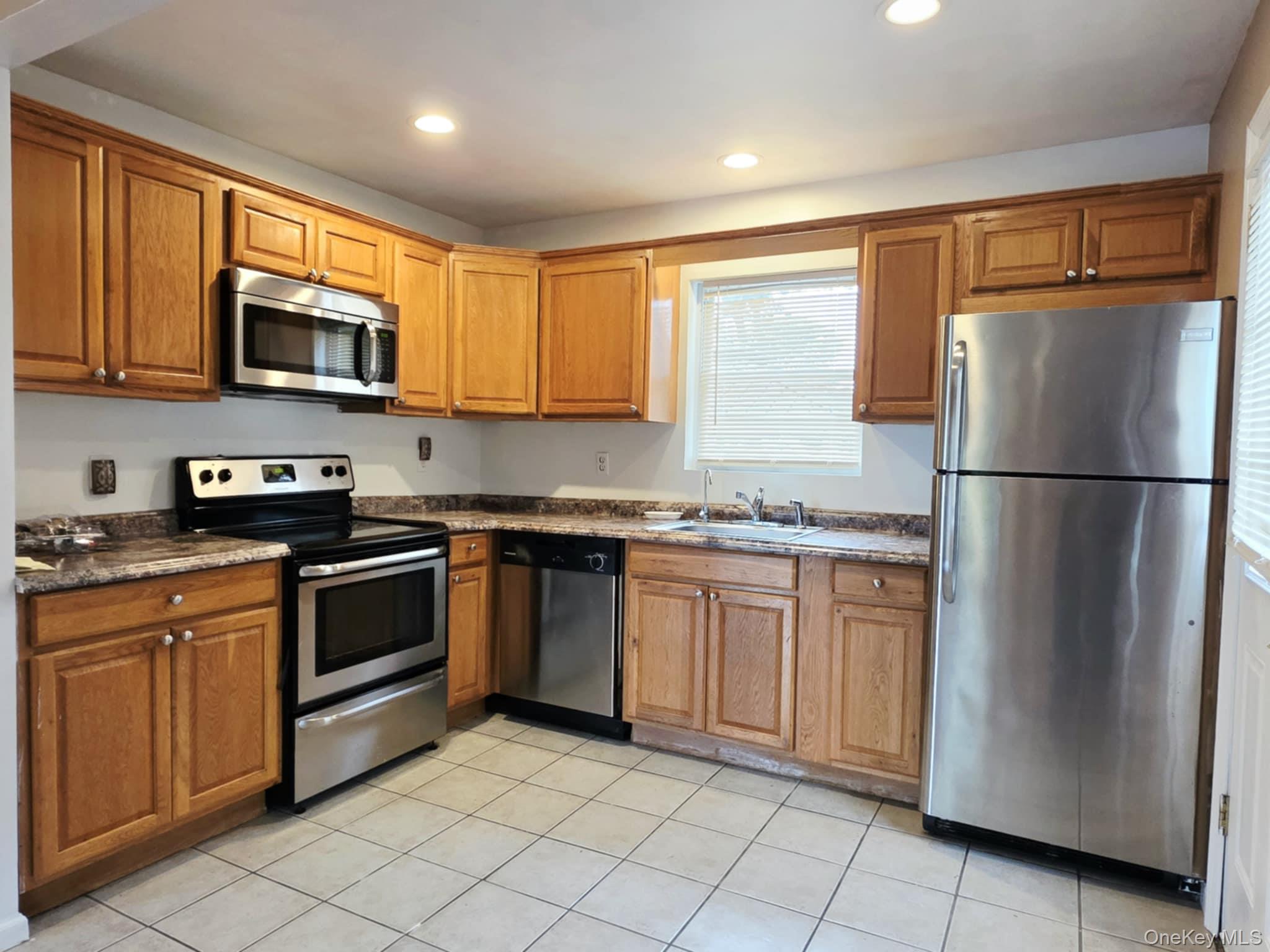 #7 photo, 277 Commack Road, サフォーク郡 Shirley , NY 11967