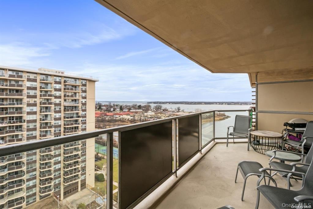 #12 photo, 18-05 215th Street, クイーンズ区 Bayside , NY 11360