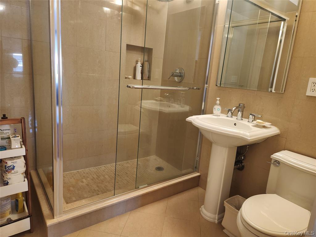 #3 photo, 18-05 215th Street, クイーンズ区 Bayside , NY 11360