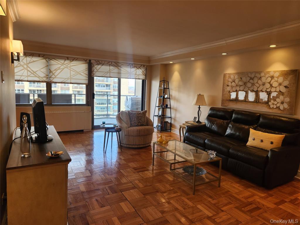 #7 photo, 18-05 215th Street, クイーンズ区 Bayside , NY 11360