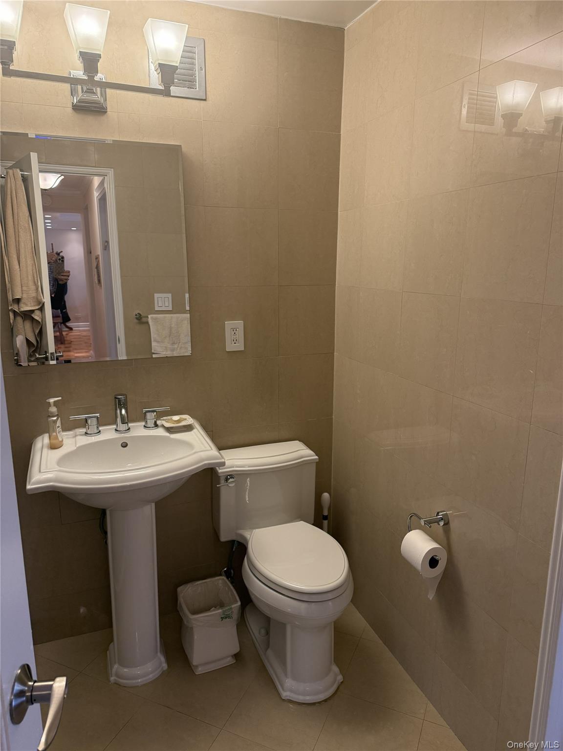 #9 photo, 18-05 215th Street, クイーンズ区 Bayside , NY 11360