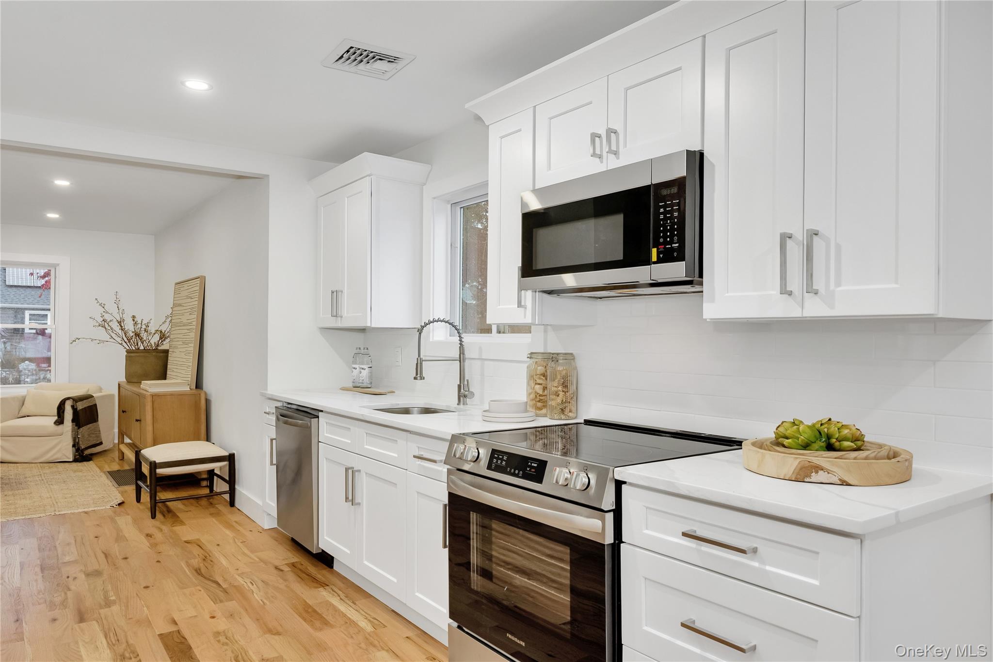 #13 photo, 159 35th Street, サフォーク郡 Lindenhurst , NY 11757