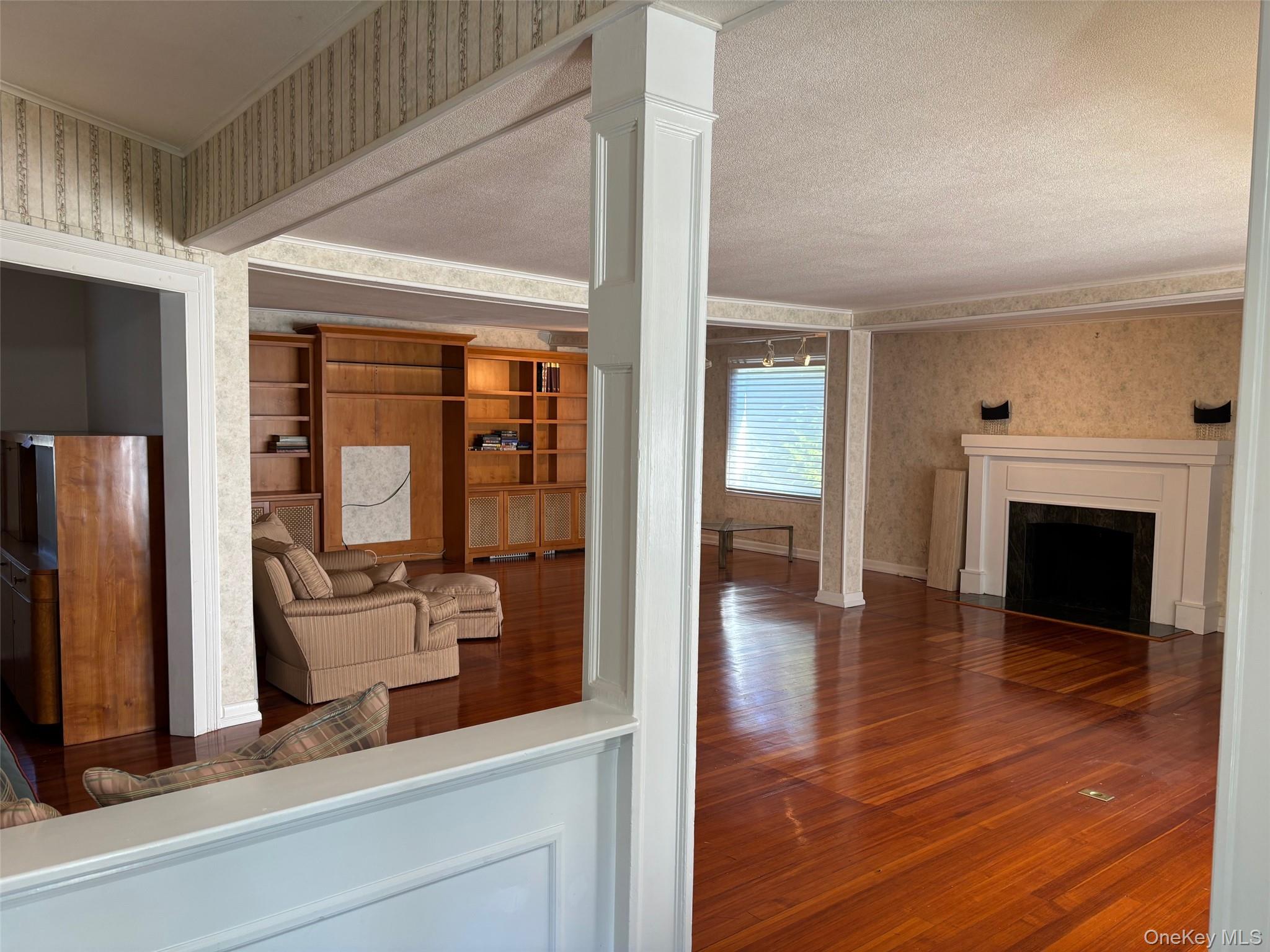 #4 photo, 185 S Country Road, East Patchogue , NY 11772