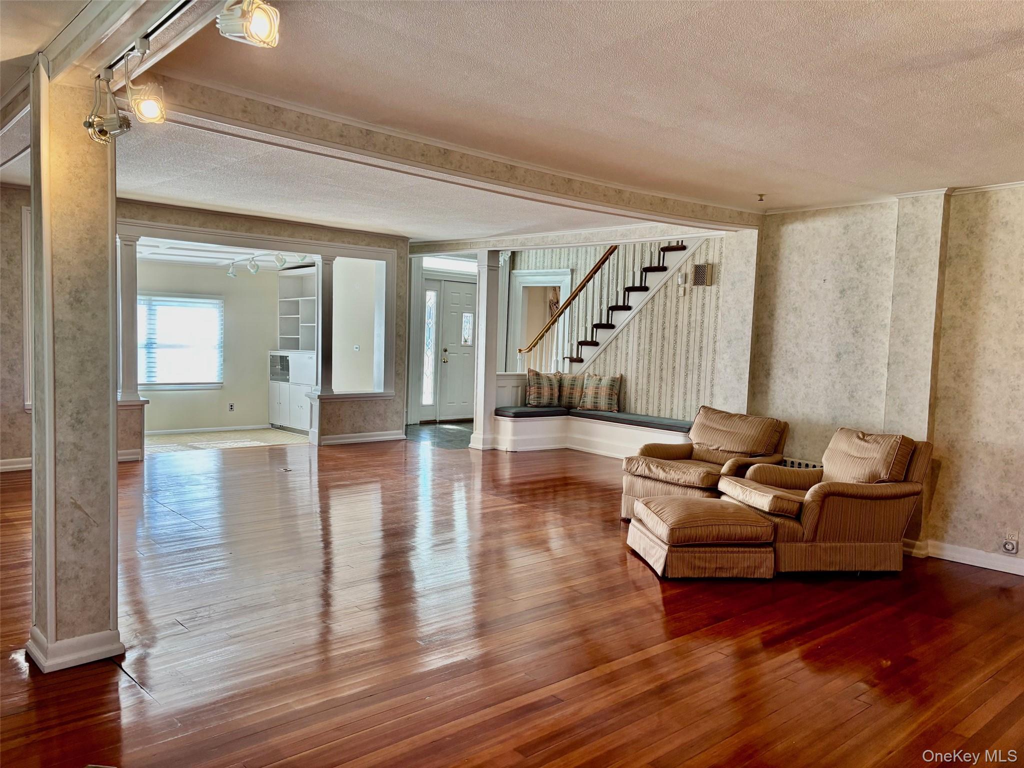 #9 photo, 185 S Country Road, East Patchogue , NY 11772