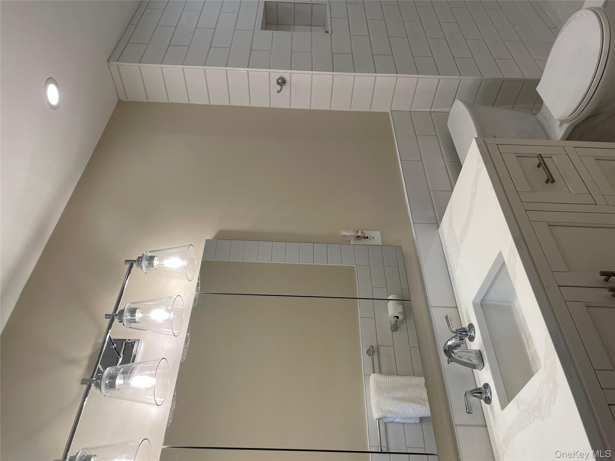 #13 photo, 300 Washington Drive, サフォーク郡 Centerport , NY 11721