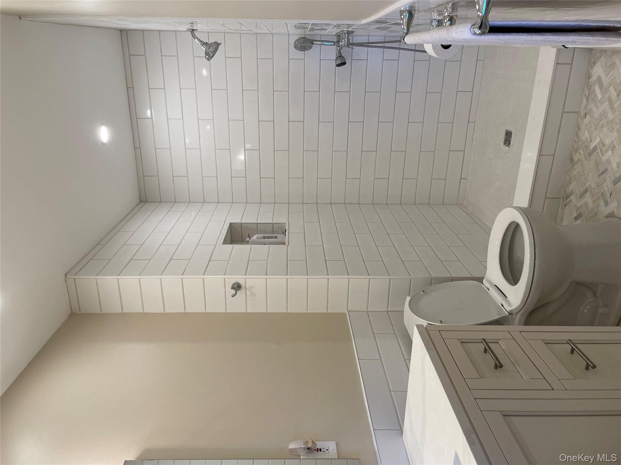 #14 photo, 300 Washington Drive, サフォーク郡 Centerport , NY 11721