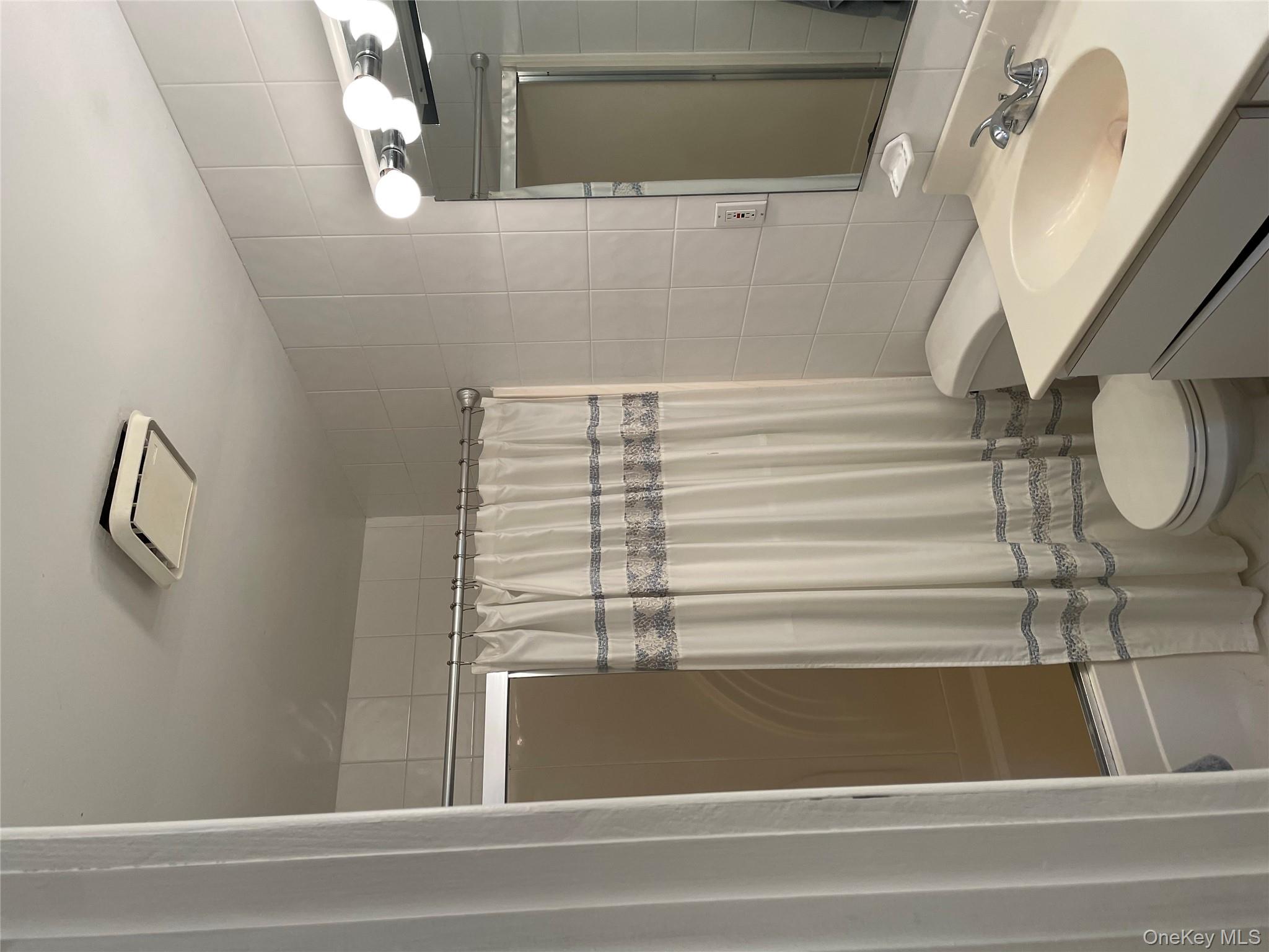 #15 photo, 300 Washington Drive, Centerport , NY 11721