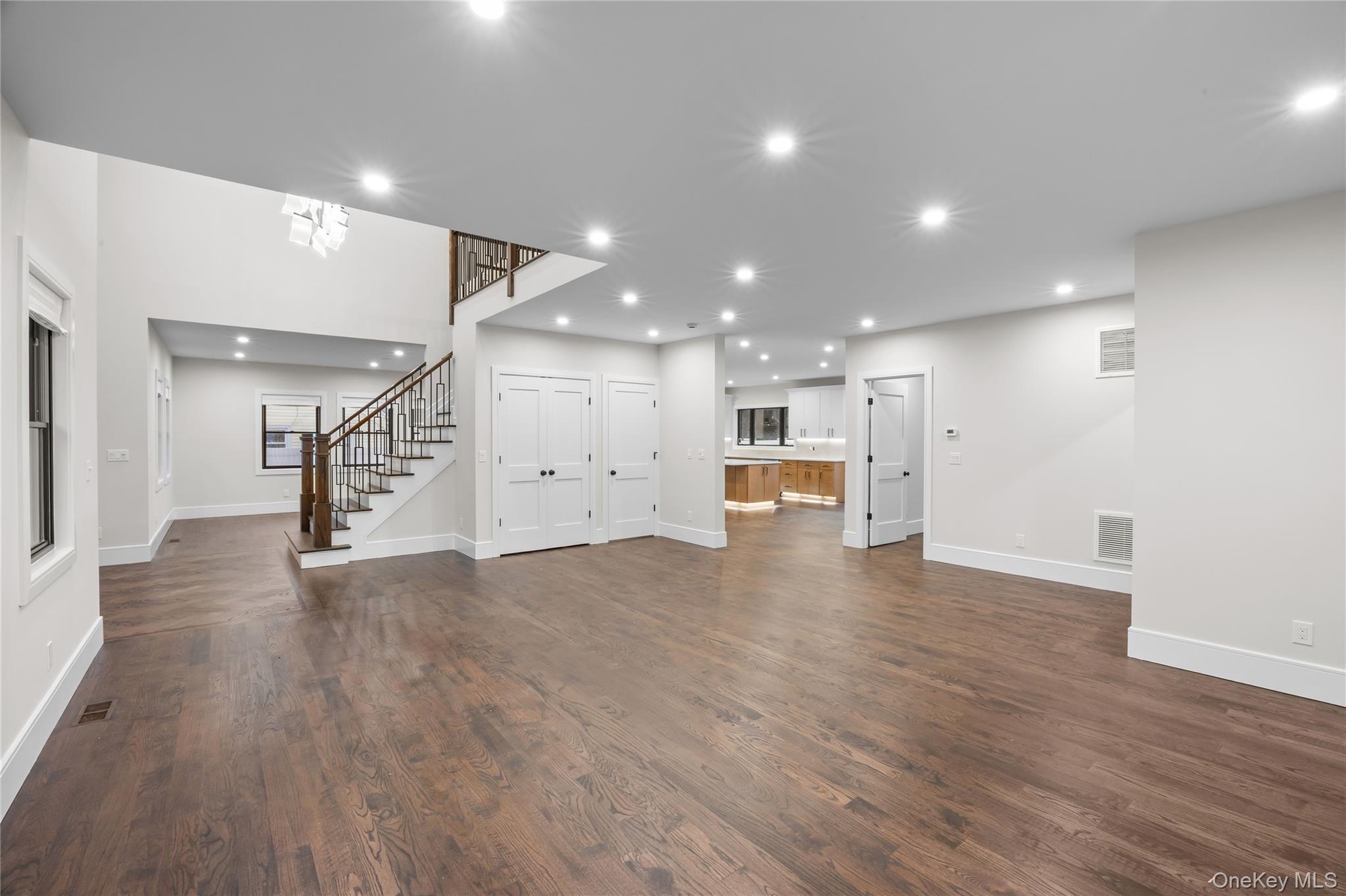 #12 photo, 29 Hyacinth Road, ナッソー郡 Levittown , NY 11756