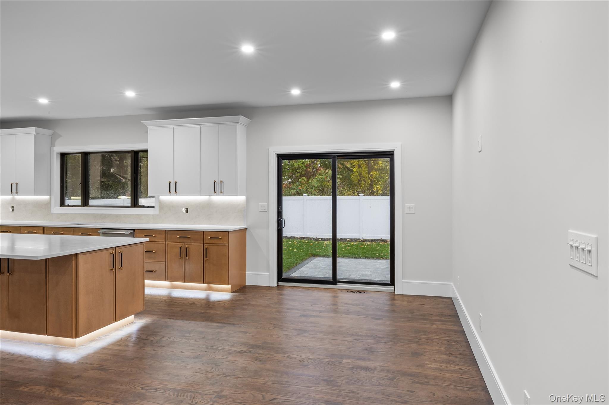 #8 photo, 29 Hyacinth Road, ナッソー郡 Levittown , NY 11756