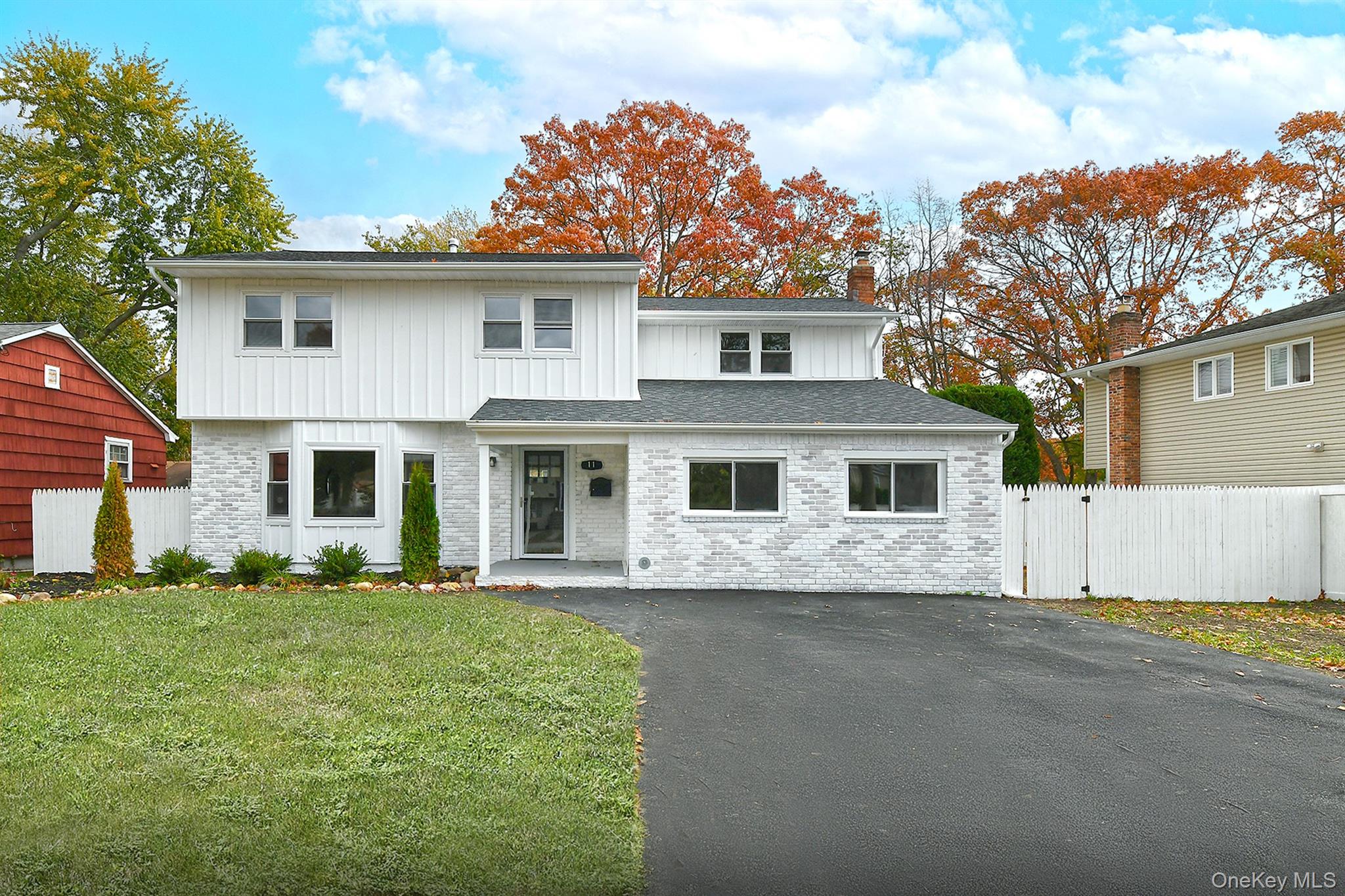 #2 photo, 11 Cayuga Avenue, サフォーク郡 Deer Park , NY 11729