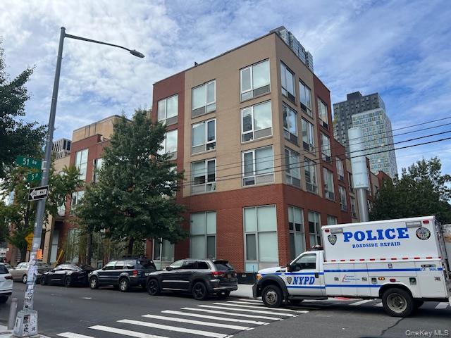 #1 photo, 240 51 Avenue, クイーンズ区 Long Island City , NY 11101