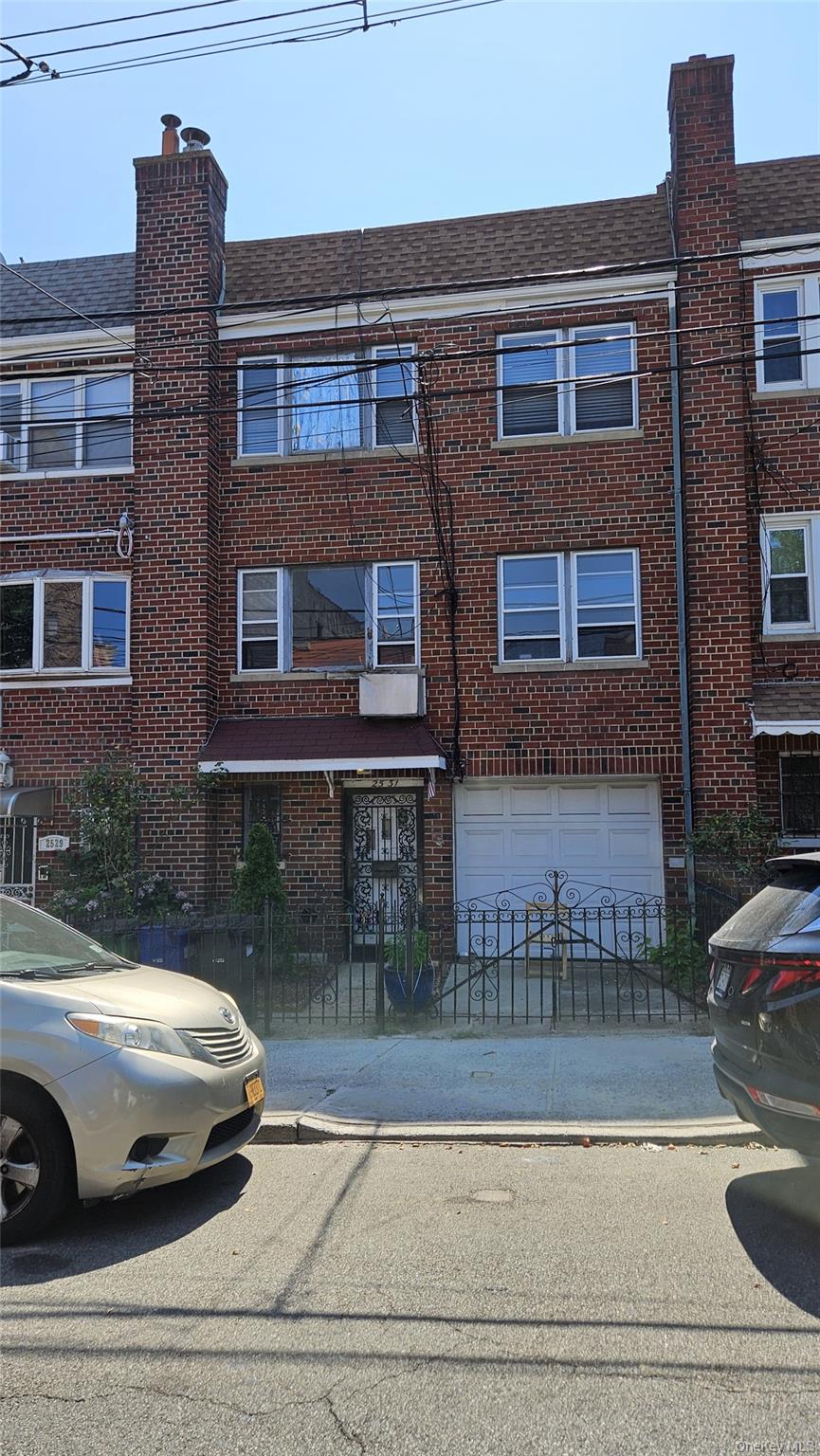 #2 photo, 25-31 42nd Street, Astoria , NY 11103