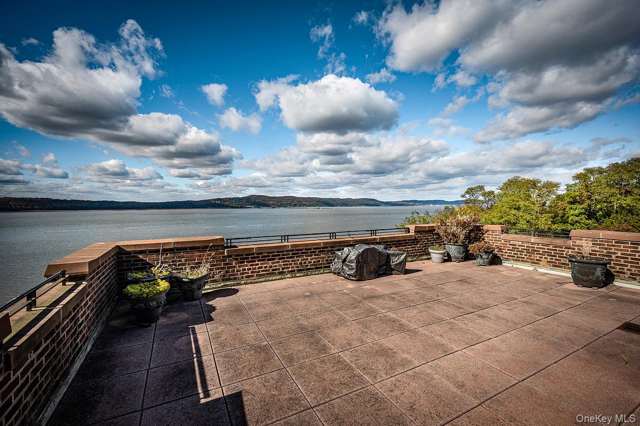 #12 photo, 100 W Ardsley Avenue, Irvington , NY 10533