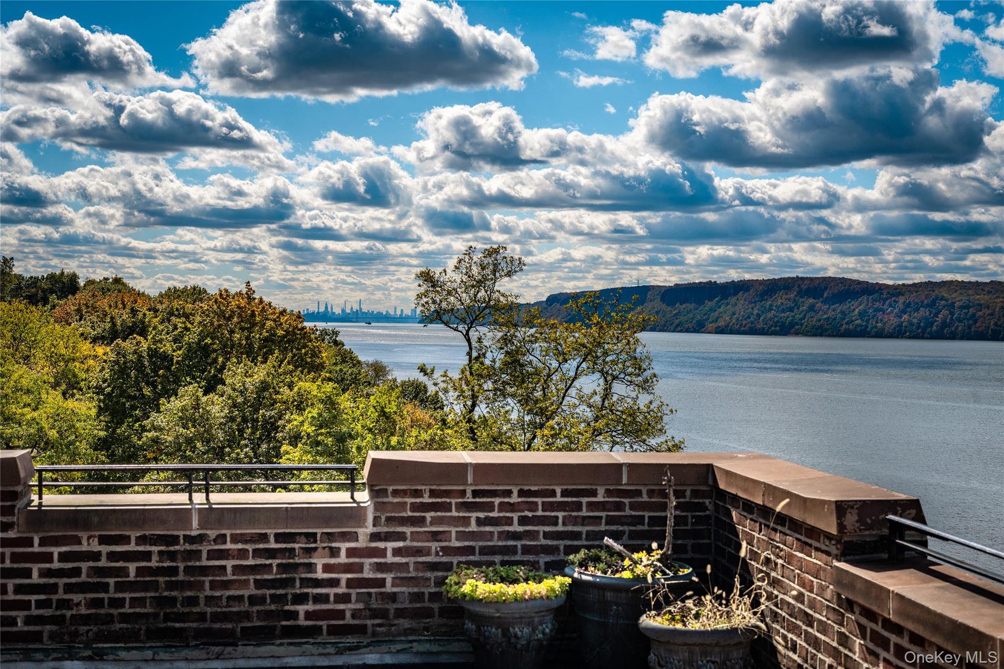 #13 photo, 100 W Ardsley Avenue, Irvington , NY 10533