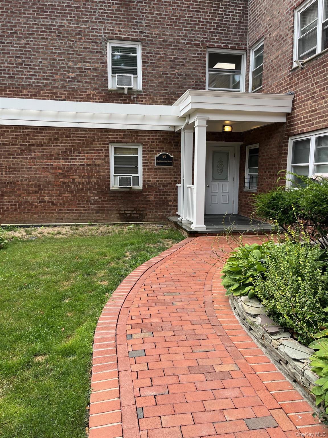 #2 photo, 80 Knightsbridge Road, ナッソー郡 Great Neck , NY 11021