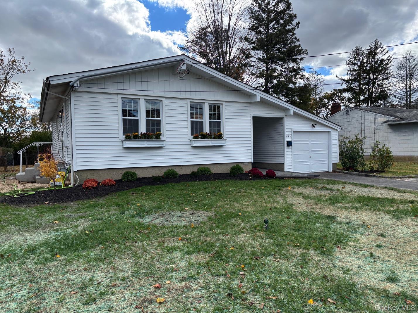 #2 photo, 209 Loop Drive, サフォーク郡 Sayville , NY 11782