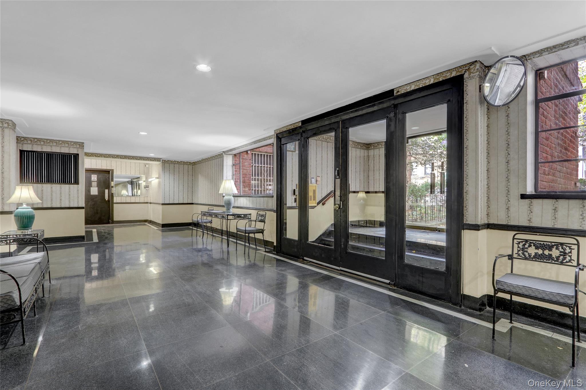 #2 photo, 325 E 201st Street, ブロンクス区 Bronx , NY 10458