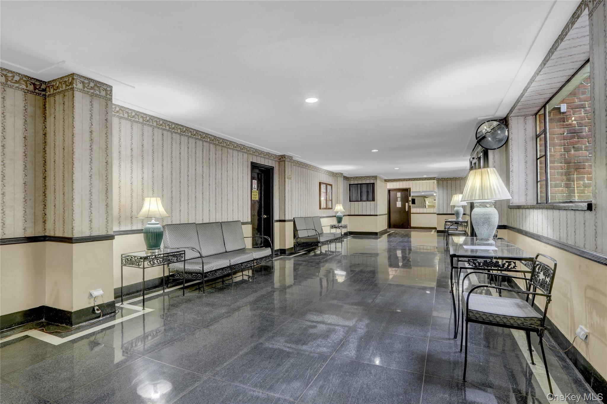 #4 photo, 325 E 201st Street, ブロンクス区 Bronx , NY 10458