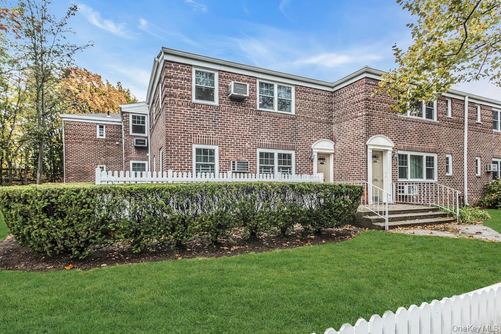 #2 photo, 224-01 Kingsbury Avenue, クイーンズ区 Oakland Gardens , NY 11364