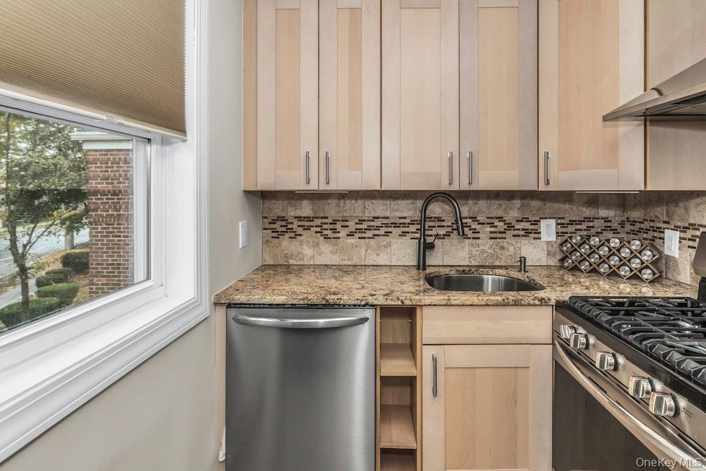 #6 photo, 224-01 Kingsbury Avenue, クイーンズ区 Oakland Gardens , NY 11364