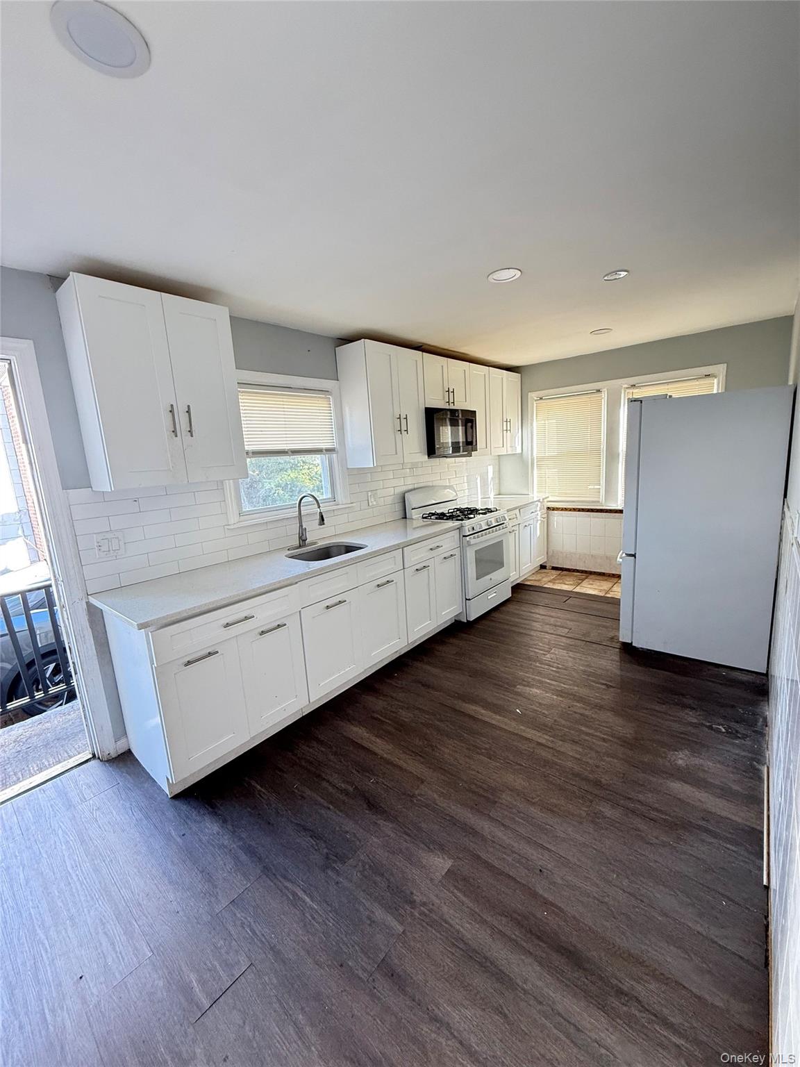 #2 photo, 345 Elmore Street, サフォーク郡 Central Islip , NY 11722