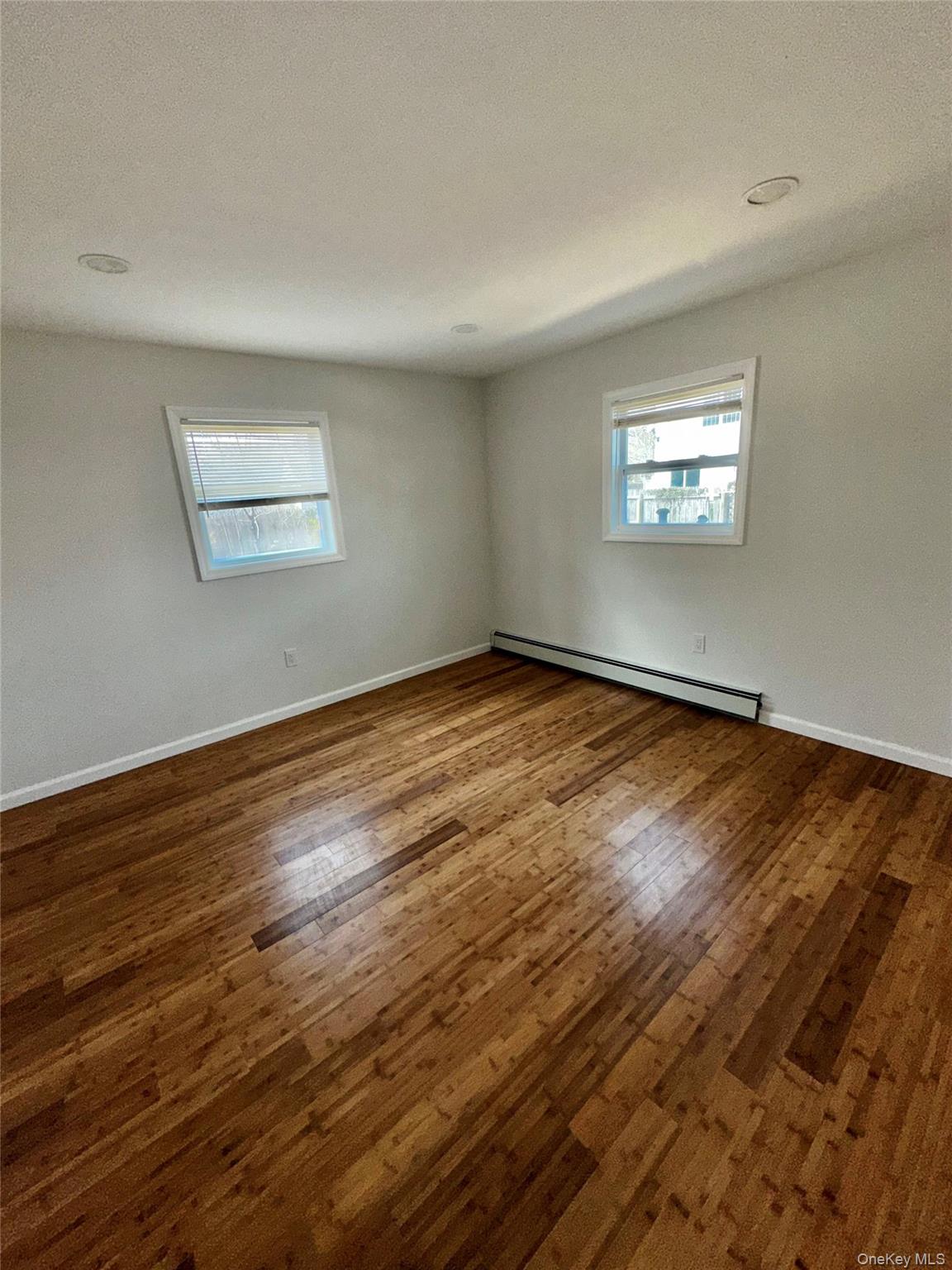 #3 photo, 345 Elmore Street, サフォーク郡 Central Islip , NY 11722