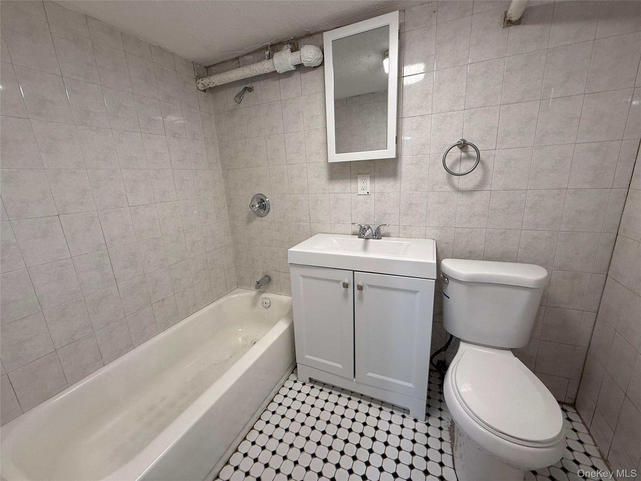 #6 photo, 345 Elmore Street, サフォーク郡 Central Islip , NY 11722