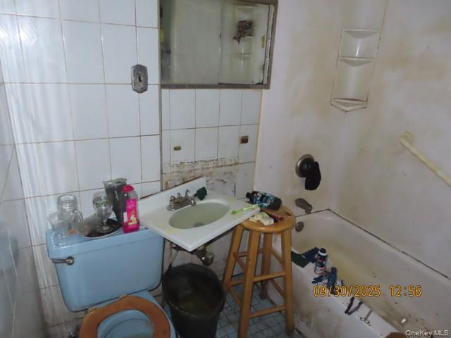 #4 photo, 3218 42nd Street, クイーンズ区 Astoria , NY 11103