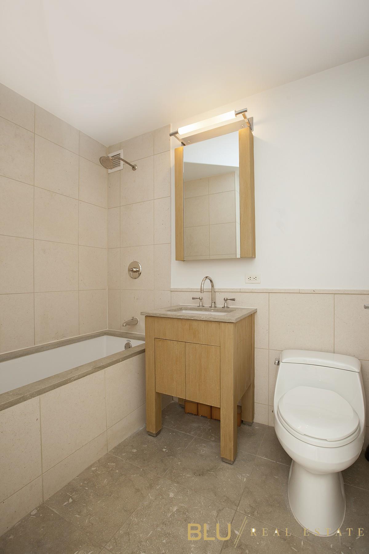 #13 photo, New York City, マンハッタン Clinton , NY 10036