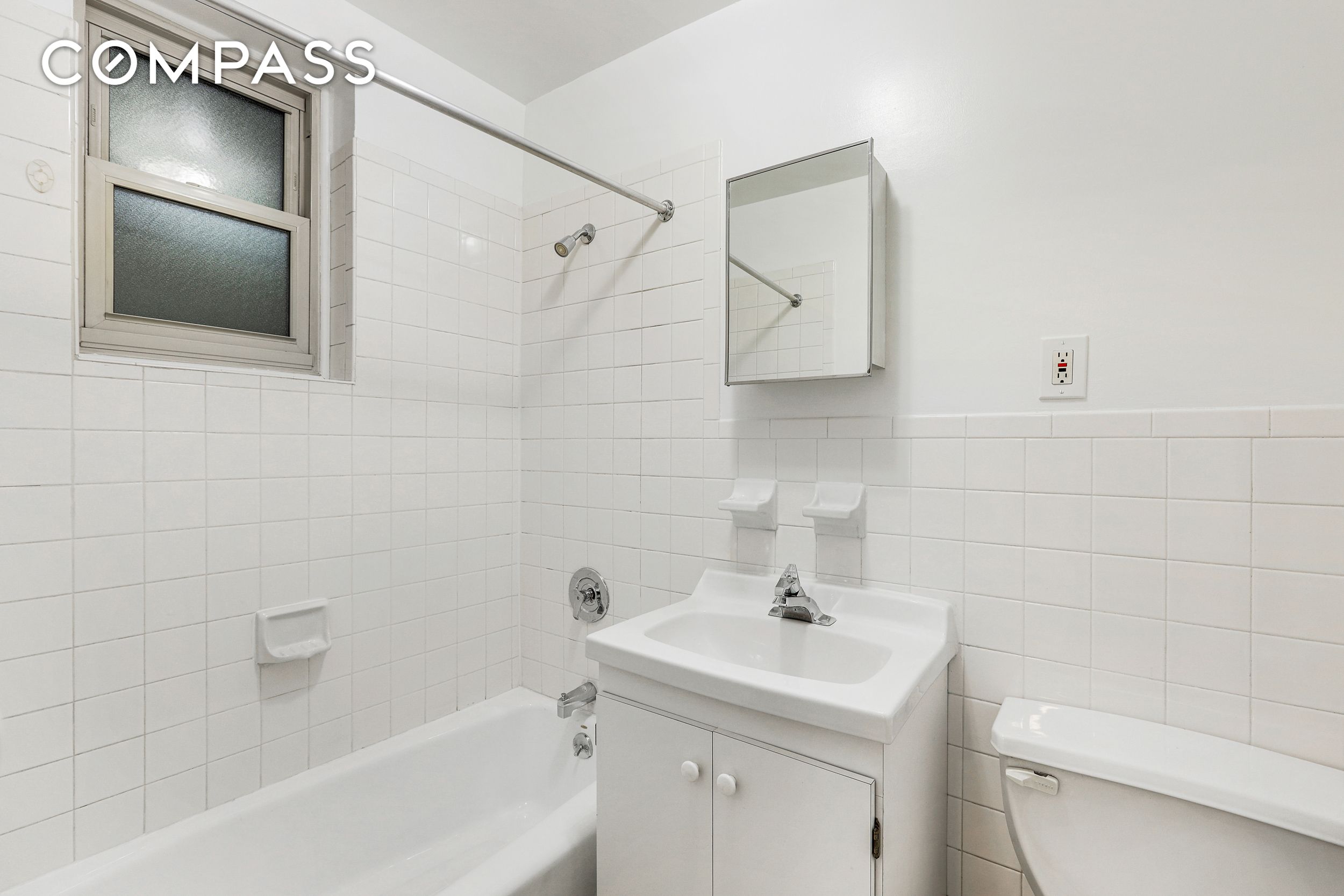 #11 photo, 323 W 43rd Street, Hell's Kitchen , NY 10036