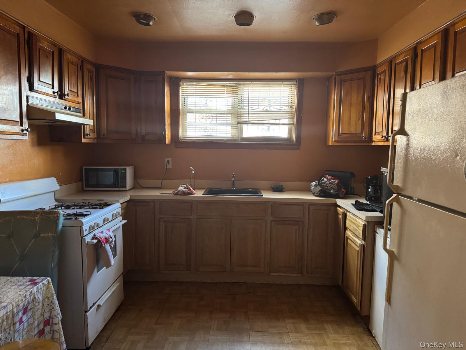 #3 photo, 4557 White Plains Road, ブロンクス区 Bronx , NY 10470