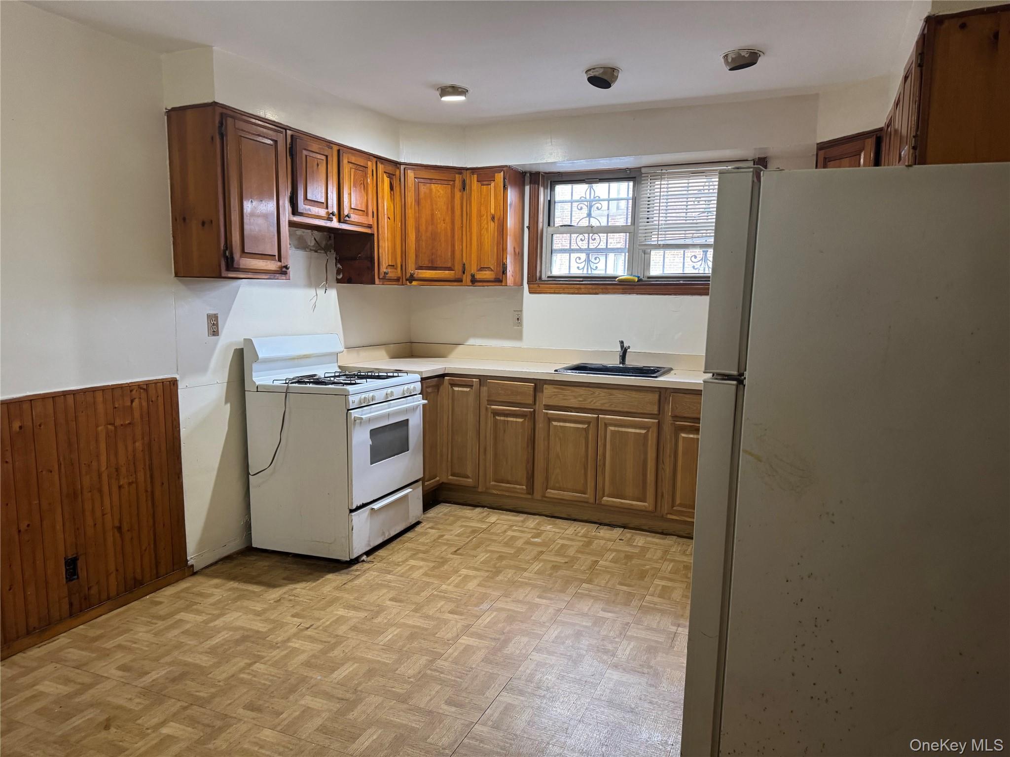 #4 photo, 4557 White Plains Road, Bronx , NY 10470
