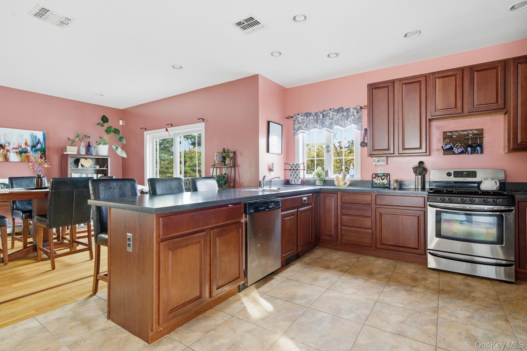 #8 photo, 28 Hewitt Street, Garnerville , NY 10923